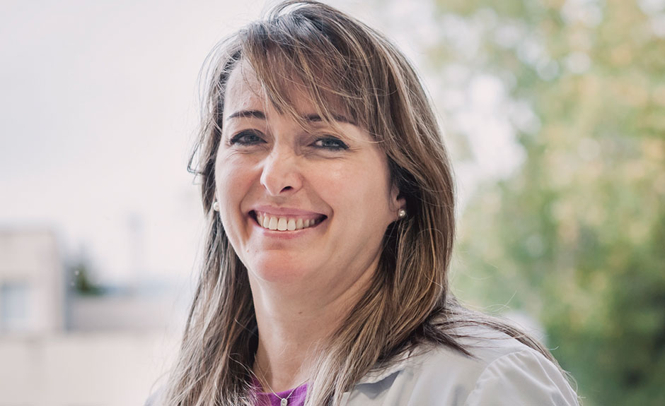 Primer plano de Juncal, Médico de Mutua Navarra, sonriendo