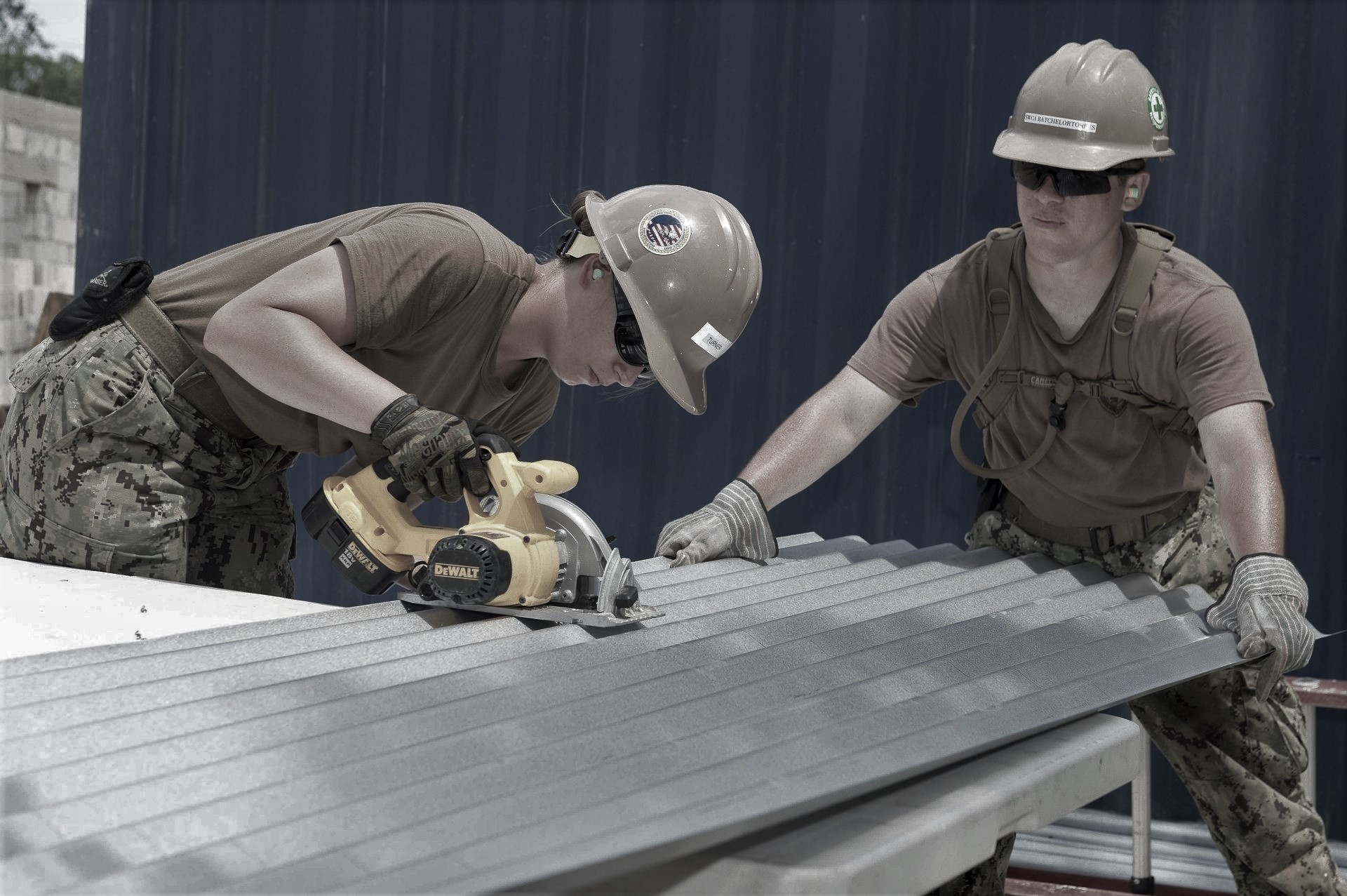 Foto de obreros trabajando en construcción