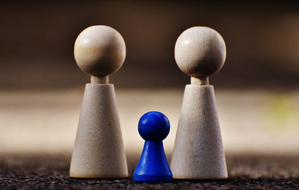 Foto de tres piezas de juegos de mesa