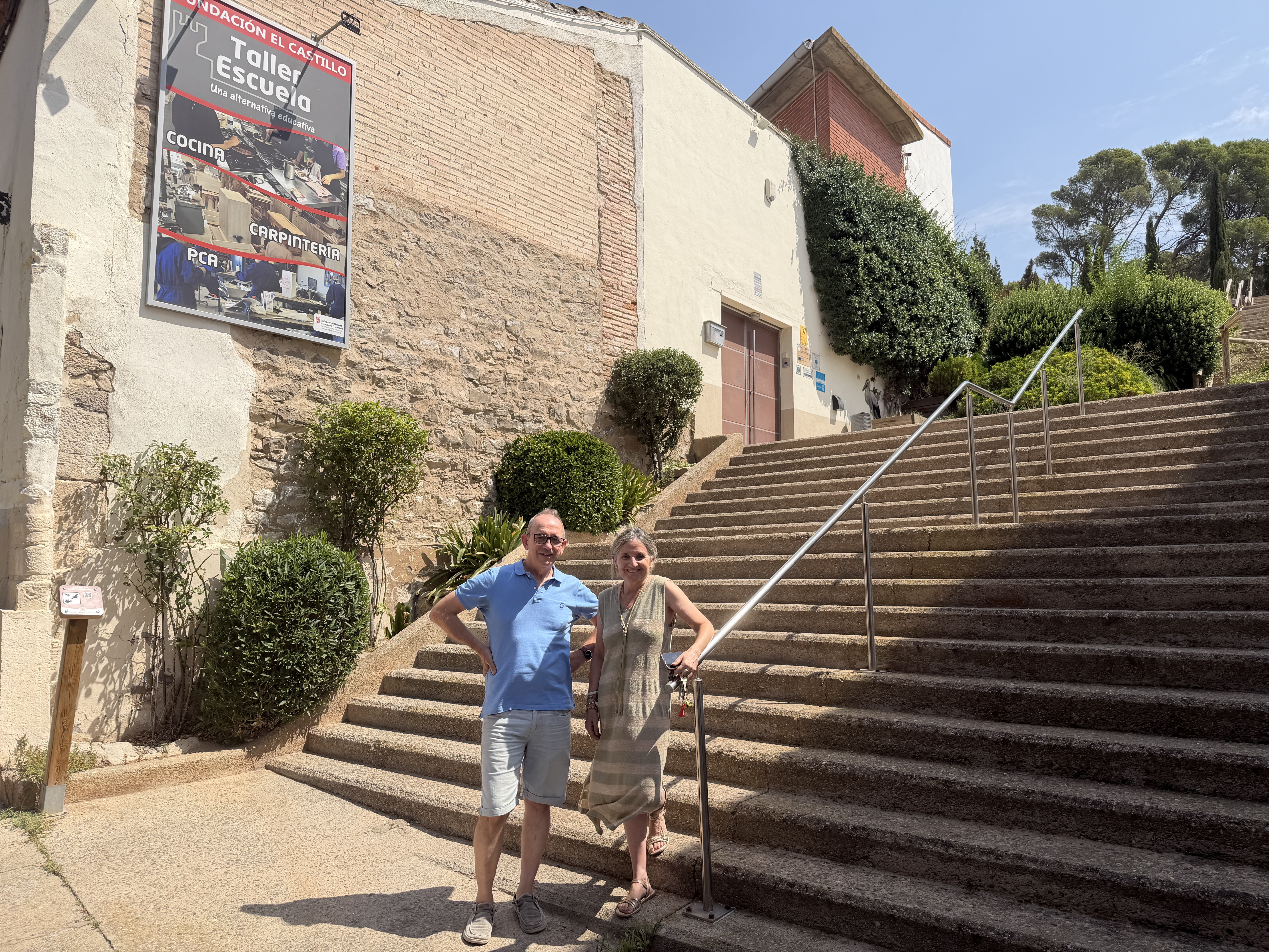 Los directores de la Fundación El Castillo en Tudela posan en sus instalaciones